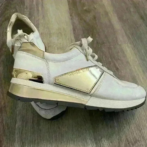 Michael Kors White Leather Sneakers with gold detail - Picture 6 of 15